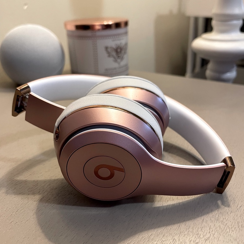 New Beats Solo 3 Bluetooth Wireless On-Ear Headphones, Rose Gold